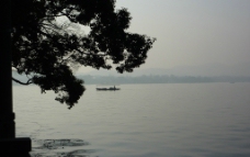杭州冬季西湖水面美景图片