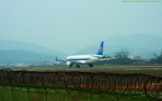 飞机场梅县机场飞机起飞图片